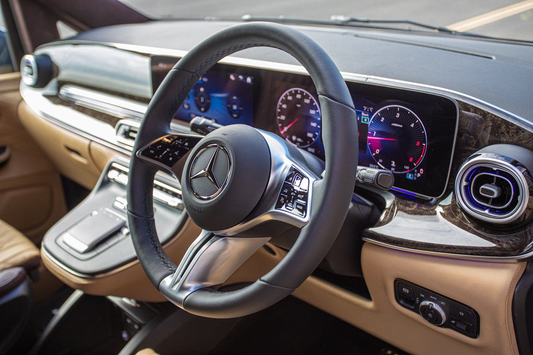 Mercedes V-Class Jet Class driver cockpit with leather steering wheel and digital instrument display